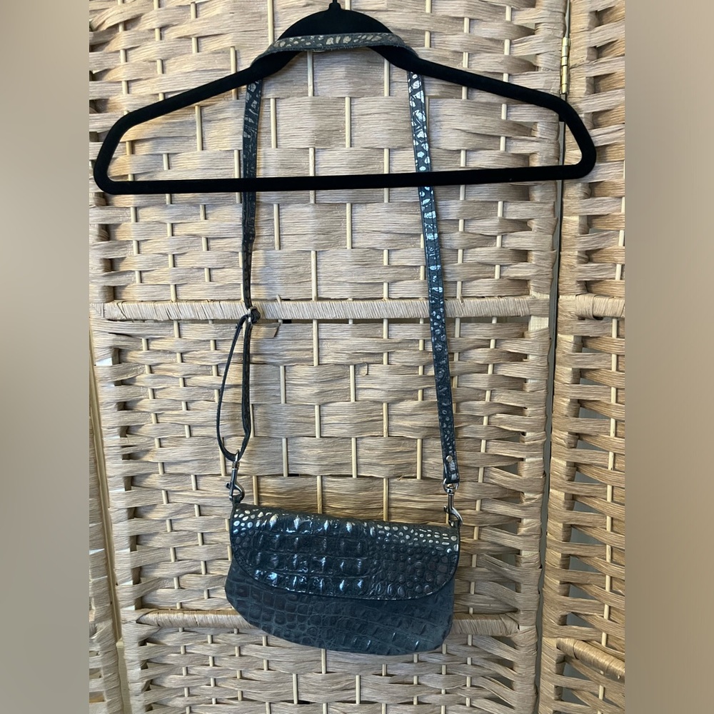 Handmade Alligator-Style Leather Crossbody - Picture 2 of 7